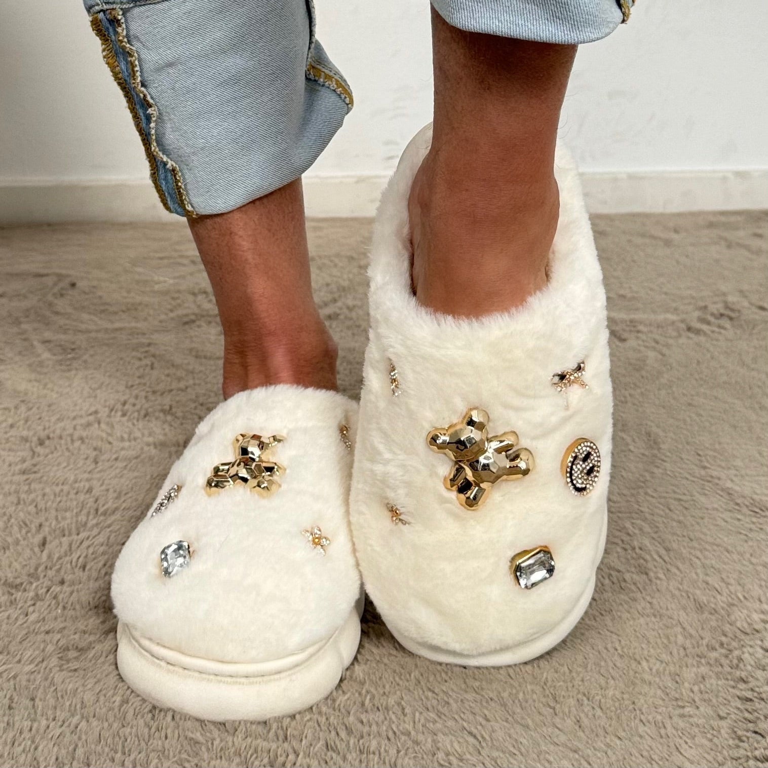 Women's slippers - white - smiley slippers