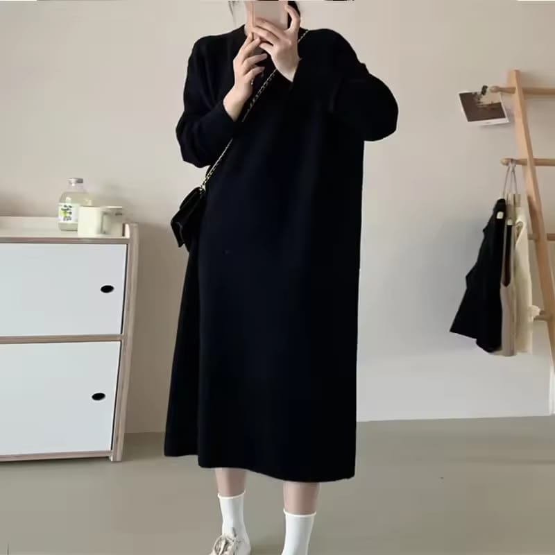 "Women's Minimalist Knitted Wool Dress - Loose, Knee-Length"